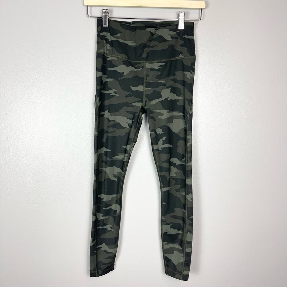 Athleta Ultimate 7/8 Tight Athletic Leggings Woman’s size XS camouflage green